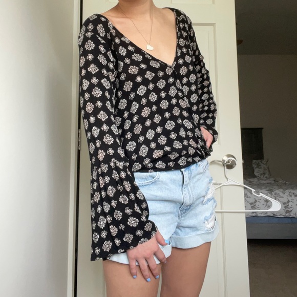 American Eagle Crop Blouse - Picture 2 of 7